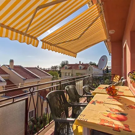 Nella Apartman